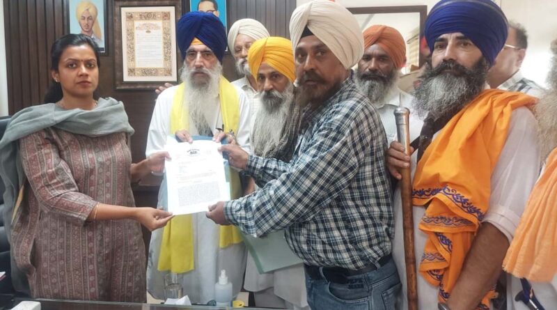 शिरोमणि अकाली दल (अमृतसर) की जिला इकाई ने राष्ट्रपति के नाम उपायुक्त को दिया मांग पत्र